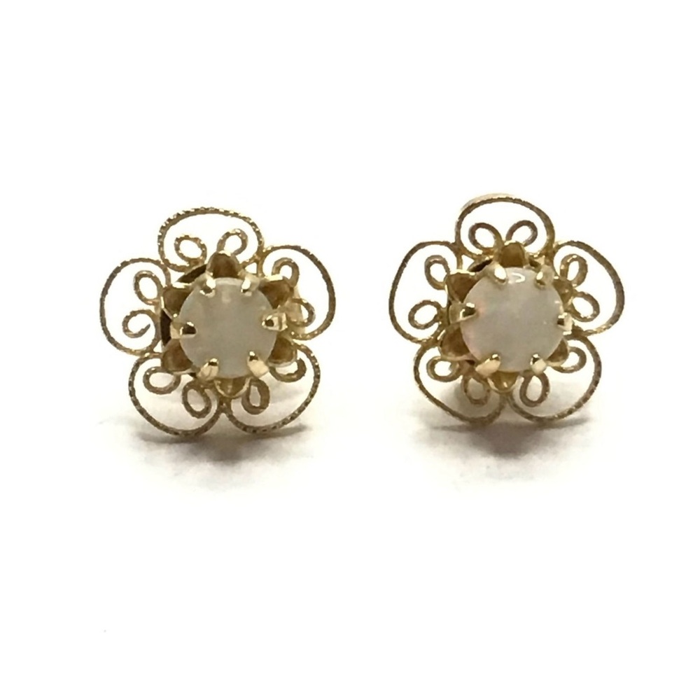 Elegant 14k Gold Floral Earrings